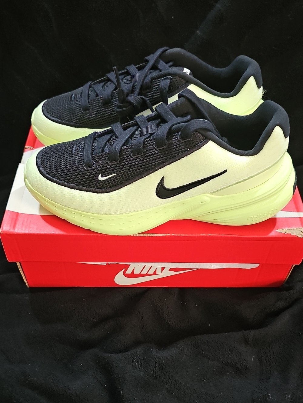 *Brand New* Nike Uplift SC Lows